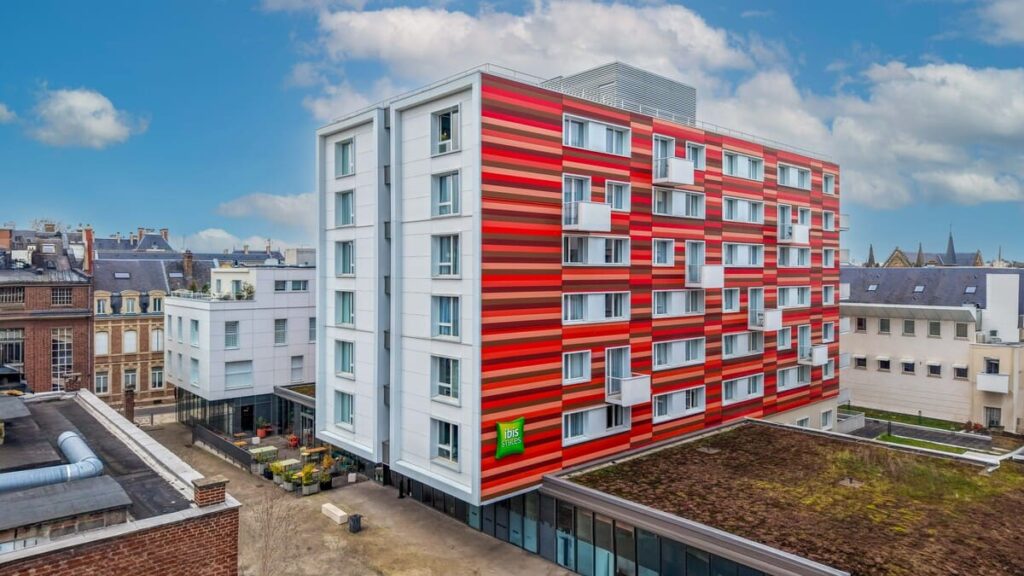 Photographie aérienne professionnelle d'un bâtiment et de son environnement vue par drone