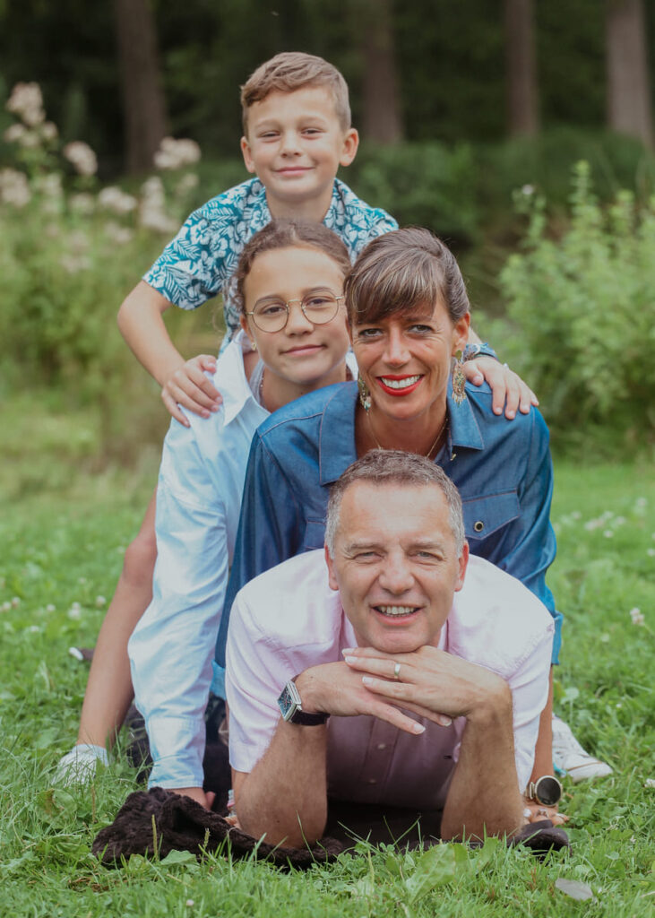 Séance photo de famille naturelle à Amiens