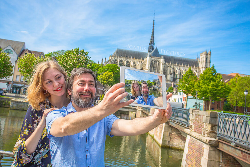 shooting photo couple sur Amiens un jolie couple souriant pour une seance photo a Amiens