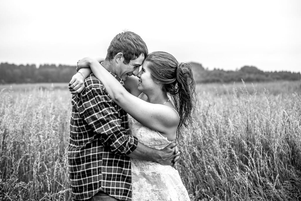 shooting photo couple dans une ferme avec un agriculteur et sa compagne.