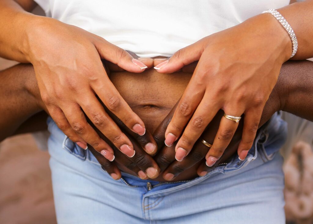 Portrait artistique de grossesse.