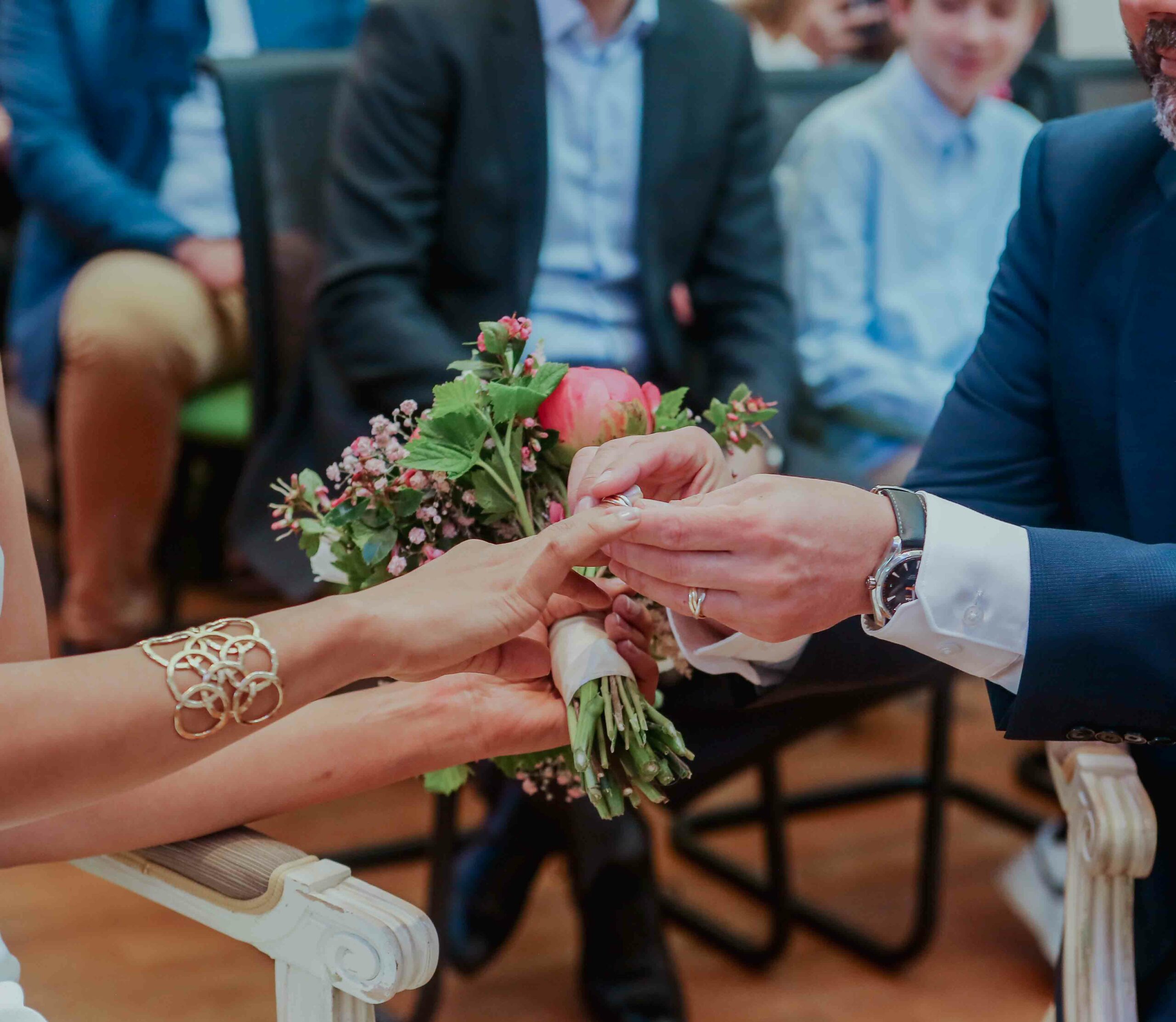 échanges des alliances lors d'un mariage civile