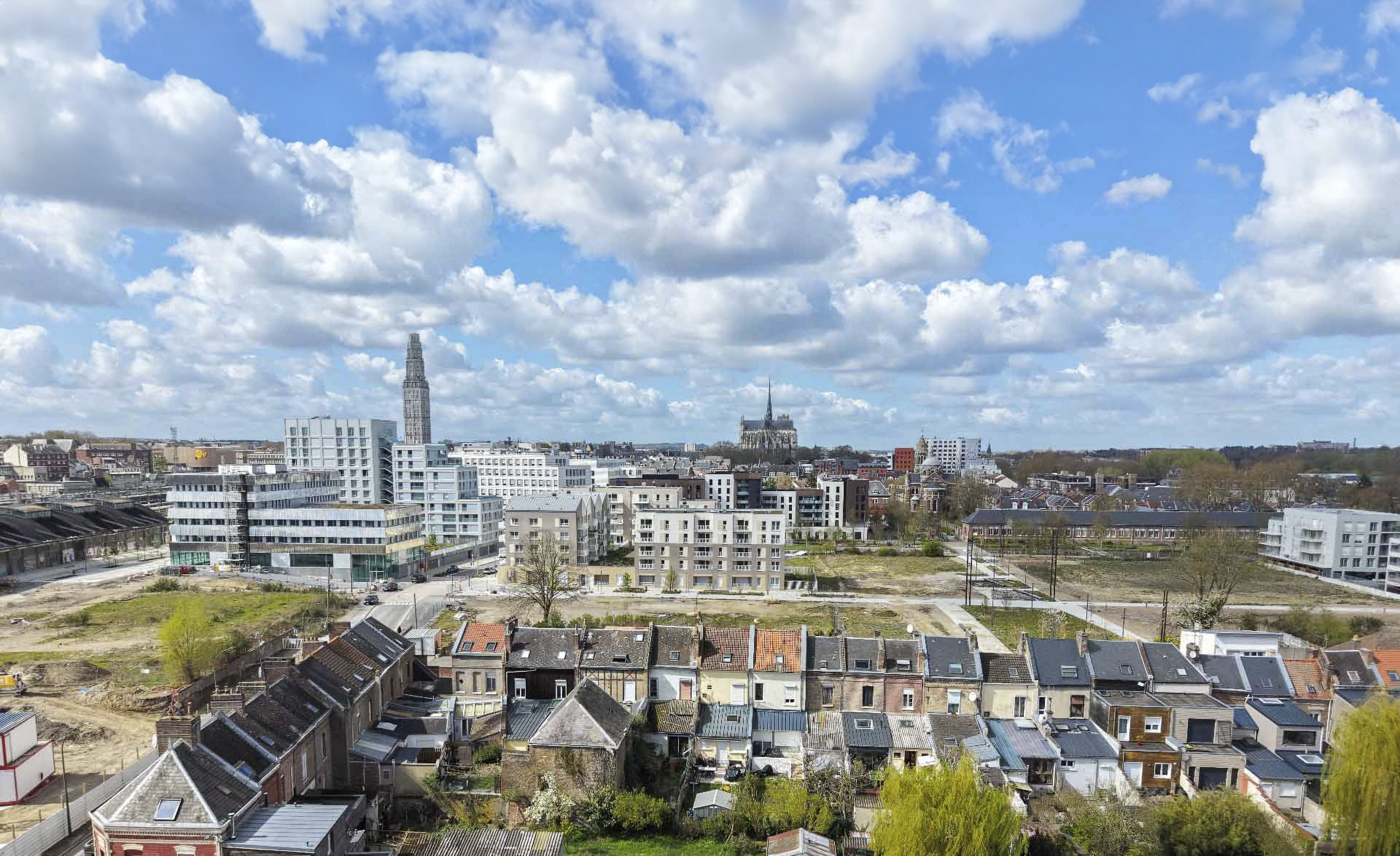 photo aérienne réalisé en drone de la ville d'Amiens