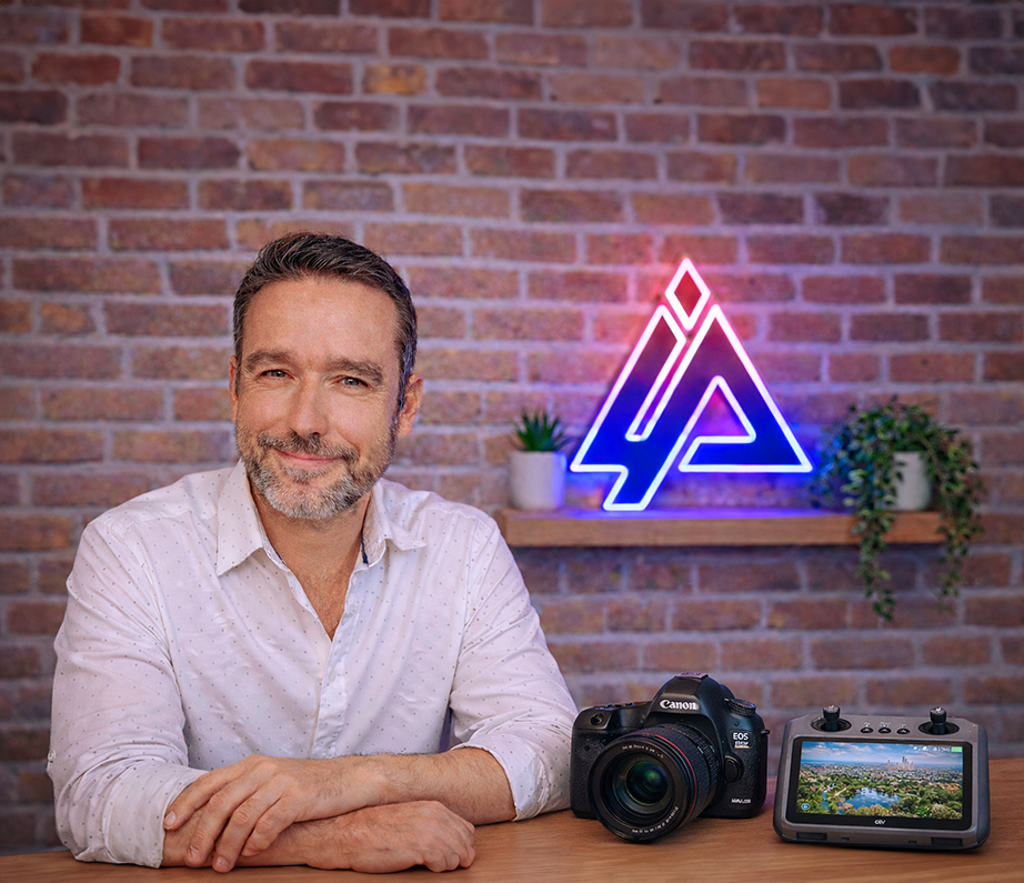 Photographe en séance portrait en studio