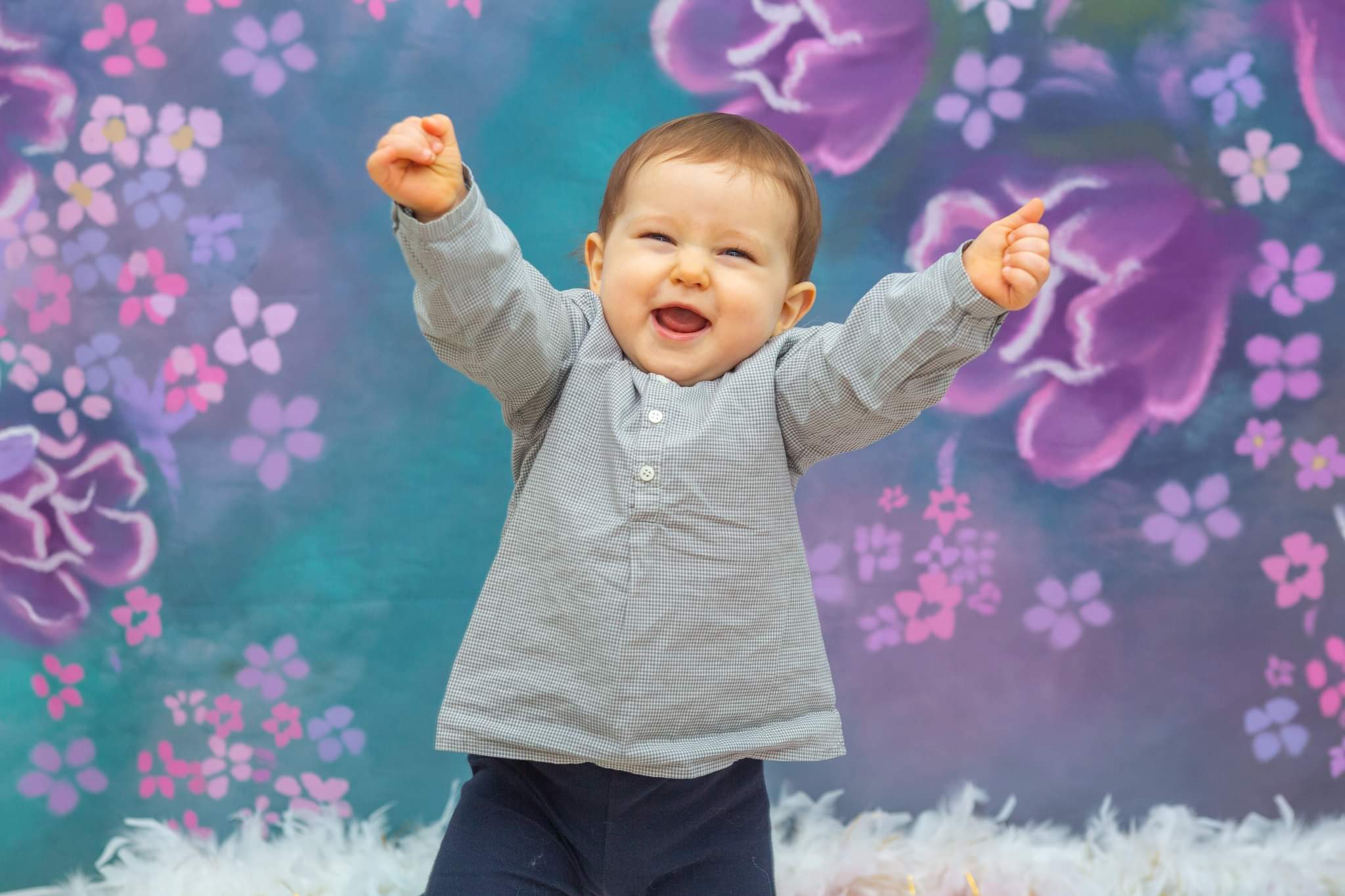 petite fille qui est très souriante
