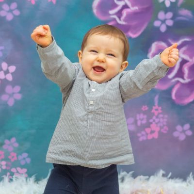 Photographe enfant amiens petite fille qui est très souriante